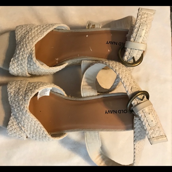 Old Navy Wedges Criss Cross Buckles Size 9 - Picture 4 of 5